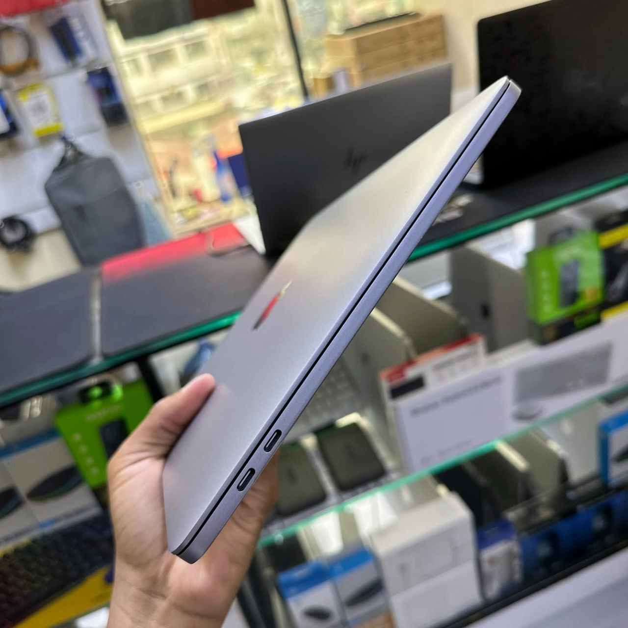 MacBook Pro Touch Bar 2018 miniature 3