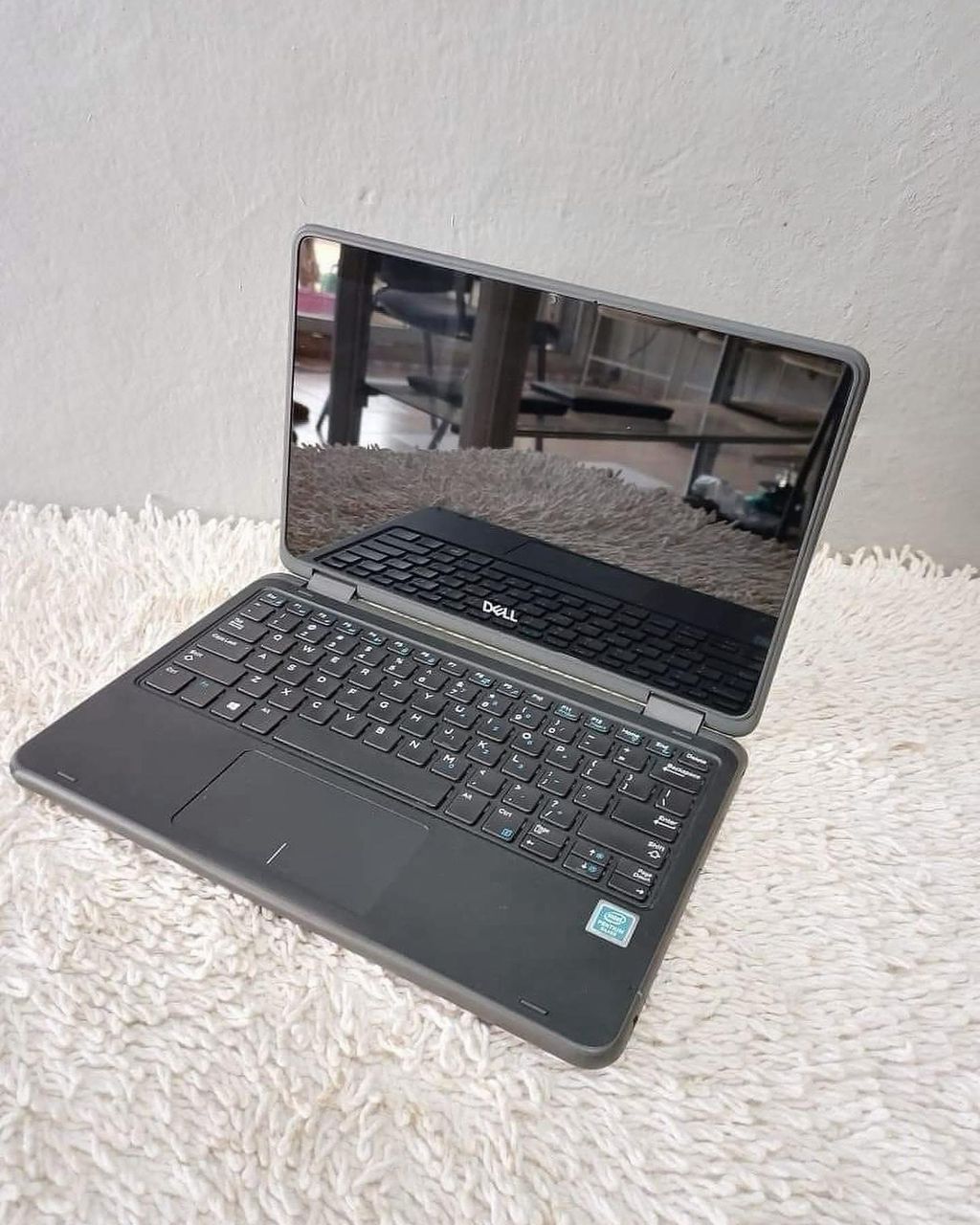 Dell Latitude 3190 2-in-1 miniature 2