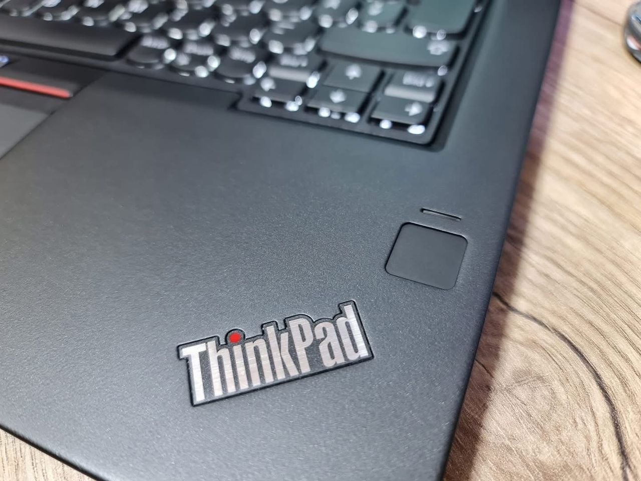 Lenovo Thinkpad Yoga X380 Core i5 8ème génération miniature 3